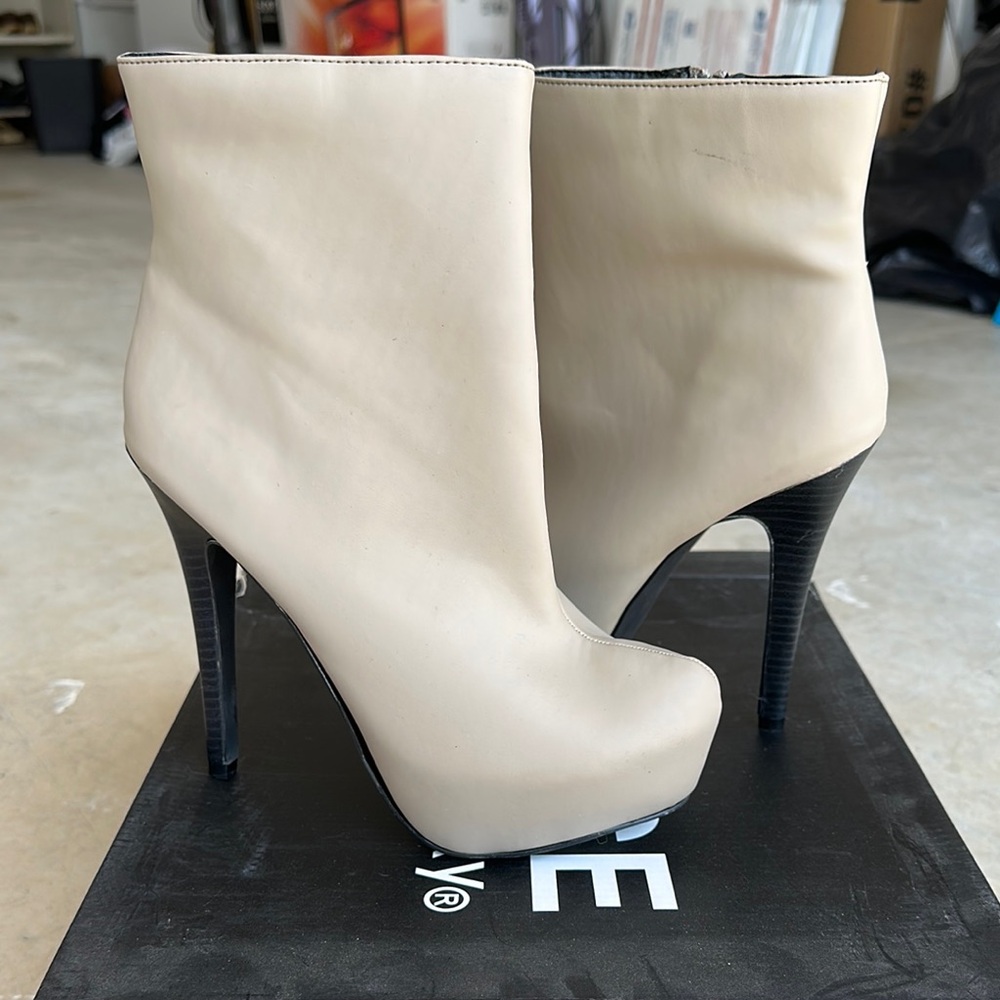 Chic Beige Heeled Boots